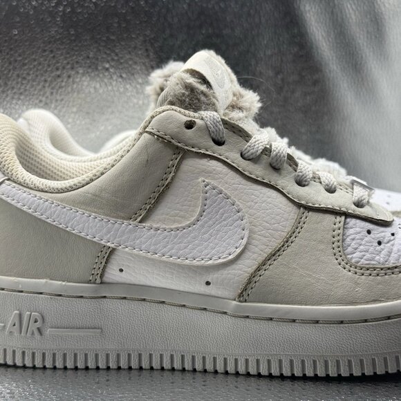 RARE 🚀 Size 5.5 Nike Wmns Air Force 1 '07 Low 'Light Bone' DC1165-001‎ - Picture 7 of 11